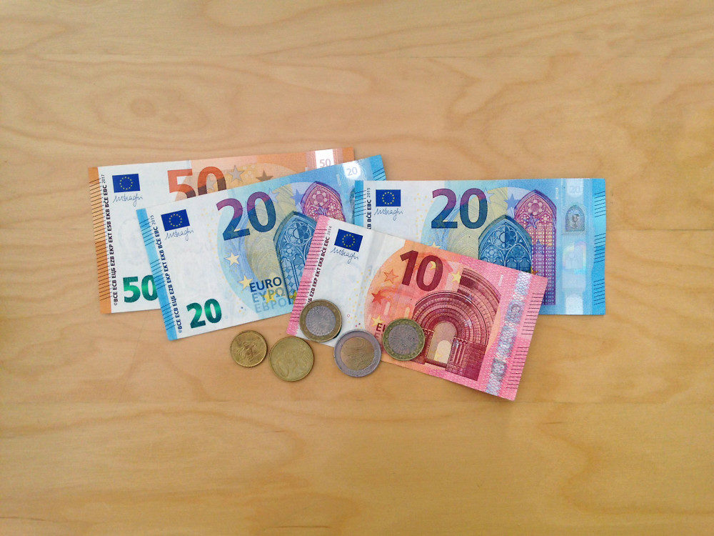 Euro Geldscheine und Münzen auf La Réunion